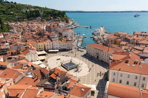 Pirano, piazza Tartini e il porto